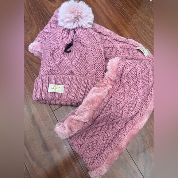 UGG pink hat and infinity scarf - Picture 3 of 3
